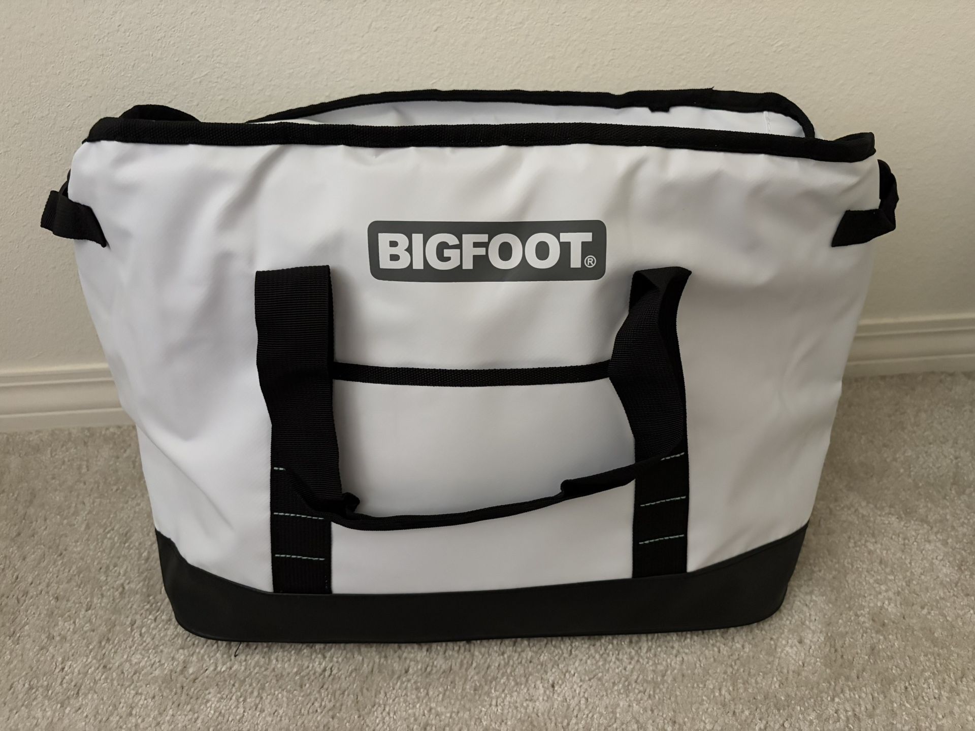BIGFOOT Glacier Insulated Cooler Bag -New-