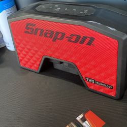 Snap-on Speaker TWS Technology 