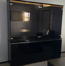 Black Hutch