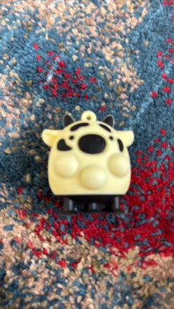 Small cow pop it toy with suctions