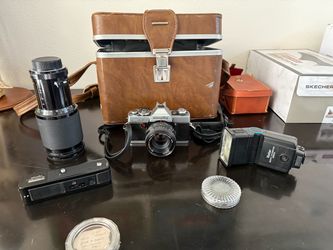 Minolta XG-7. 35mm Camera