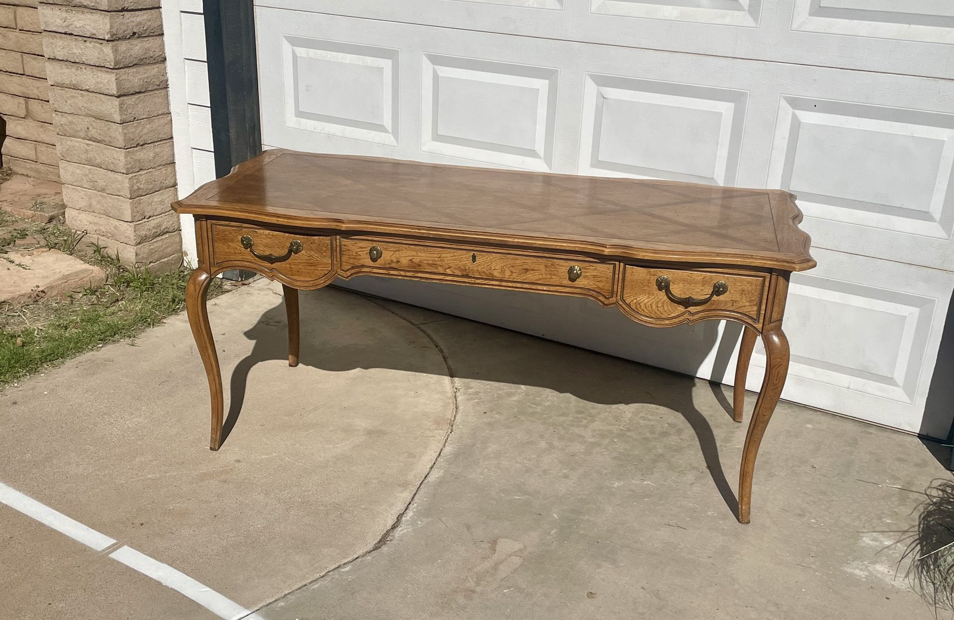 Thomasville Desk Table French Provincial With Dovetail Drawers.