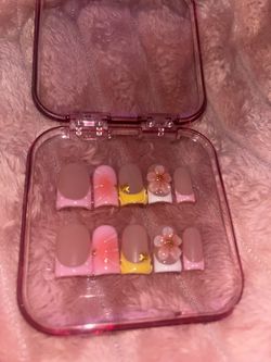 Press on nails