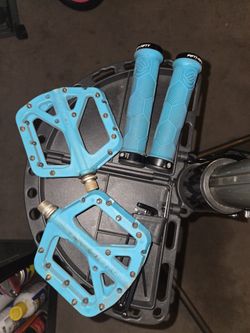 Fifty Fifty Pedals And Grips/ Torquise