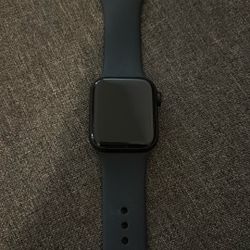 Apple Watch SE GPS 40mm Midnight Aluminum Case with Midnight Sport Band - S/M