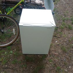 Small Dorm Refrigerator 