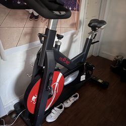 Peloton style bike, size 7 shoes included