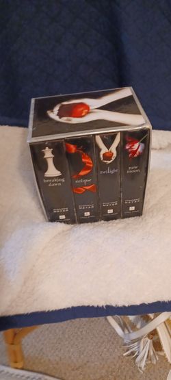 Twilight Saga Complete 4-Book Box Set
