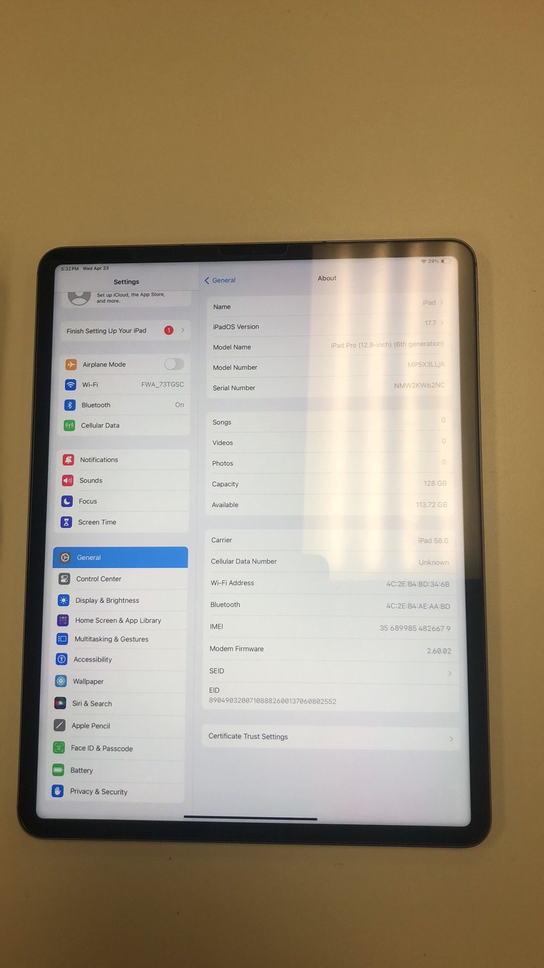 Apple iPad Pro 12.9-inch 6th GEN 128gb