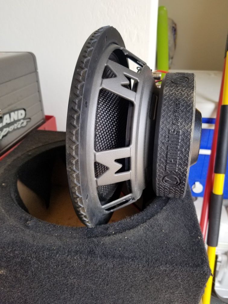 Memphis car stereo set Amp, 2 Subwoofers and capacitor for Sale in