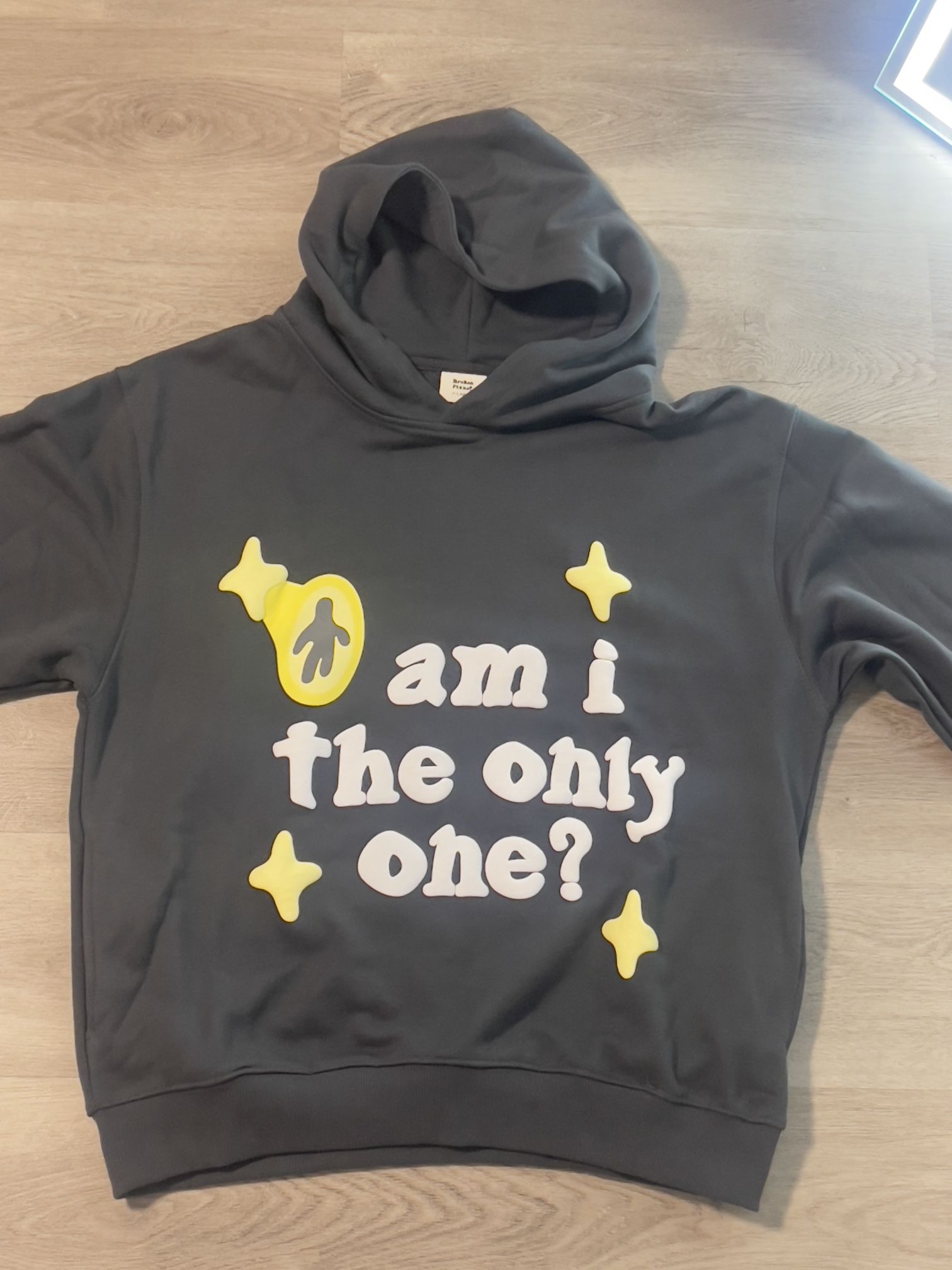 Broken planet XL Hoodie ( Am I The Only One ? )