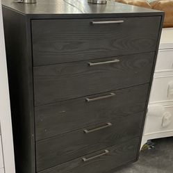 Like New 5 Drawer Chest 