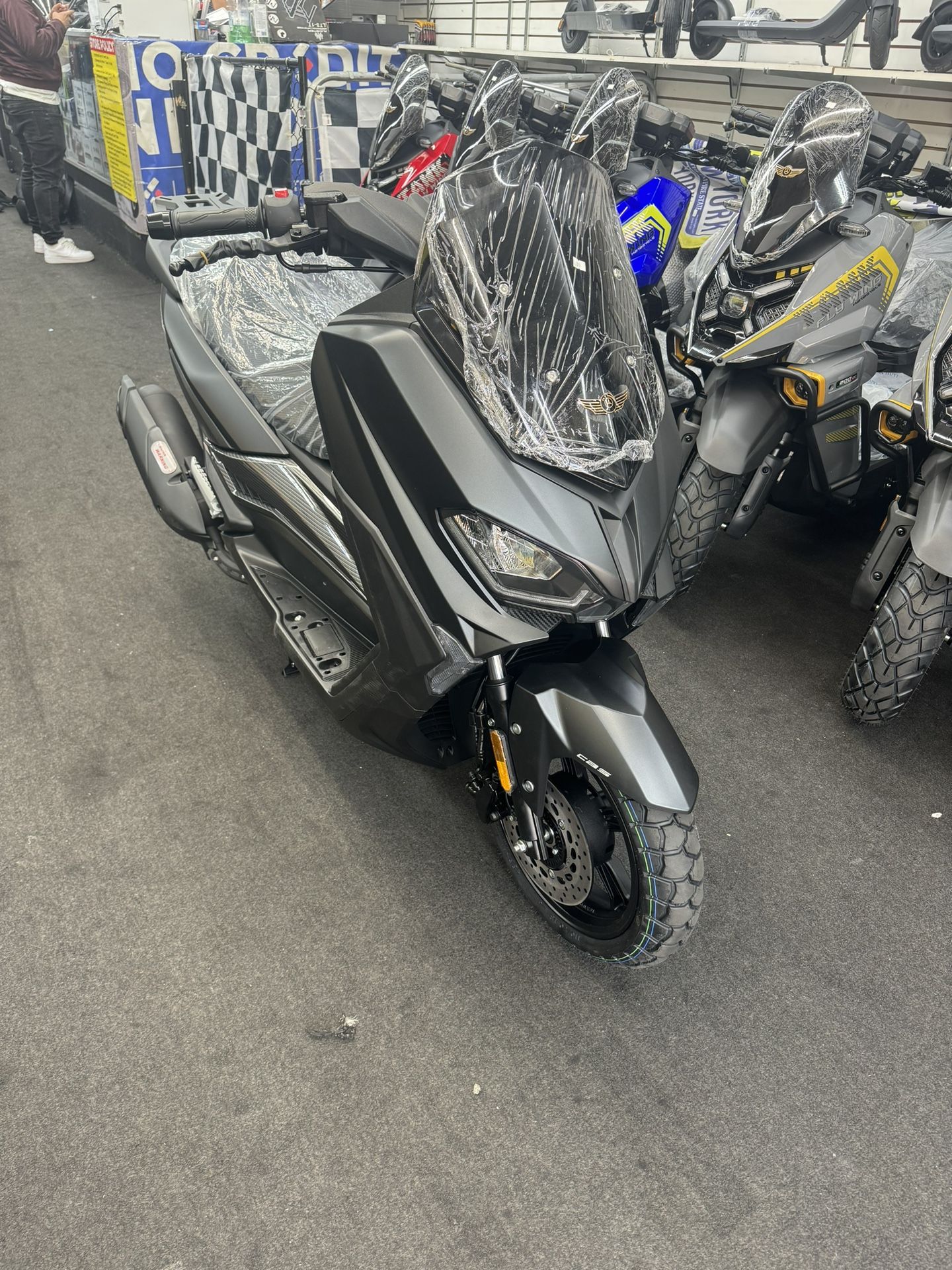 Brand New Qmax 200cc Gas Scooter