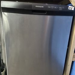 FRIGIDAIRE STAINLESS STEEL DISHWASHER 