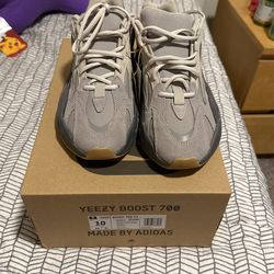Yeezy 700 V2 Tephra Size 10