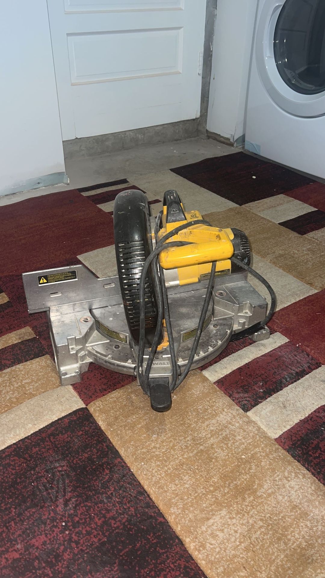 DEWALT 10-Inch Compound Miter Saw (DW713)