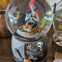 Nightmare Before Christmas Snow Globe 