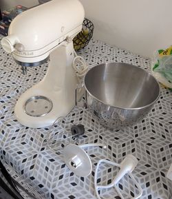 Kitchen Aid MIXER  Ultra Power Model KSM90PS  ((used))
