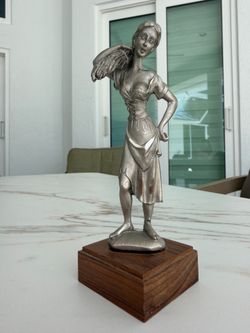 Vintage peltro cesellato a mano made in italy lady woman pewter figurine on wooden stand marked  In great condition  Approx 7” x 2.5”