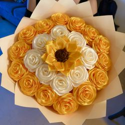 Yellow eternal bouquet with a sunflower  Ramo eterno amarillo con un girasol