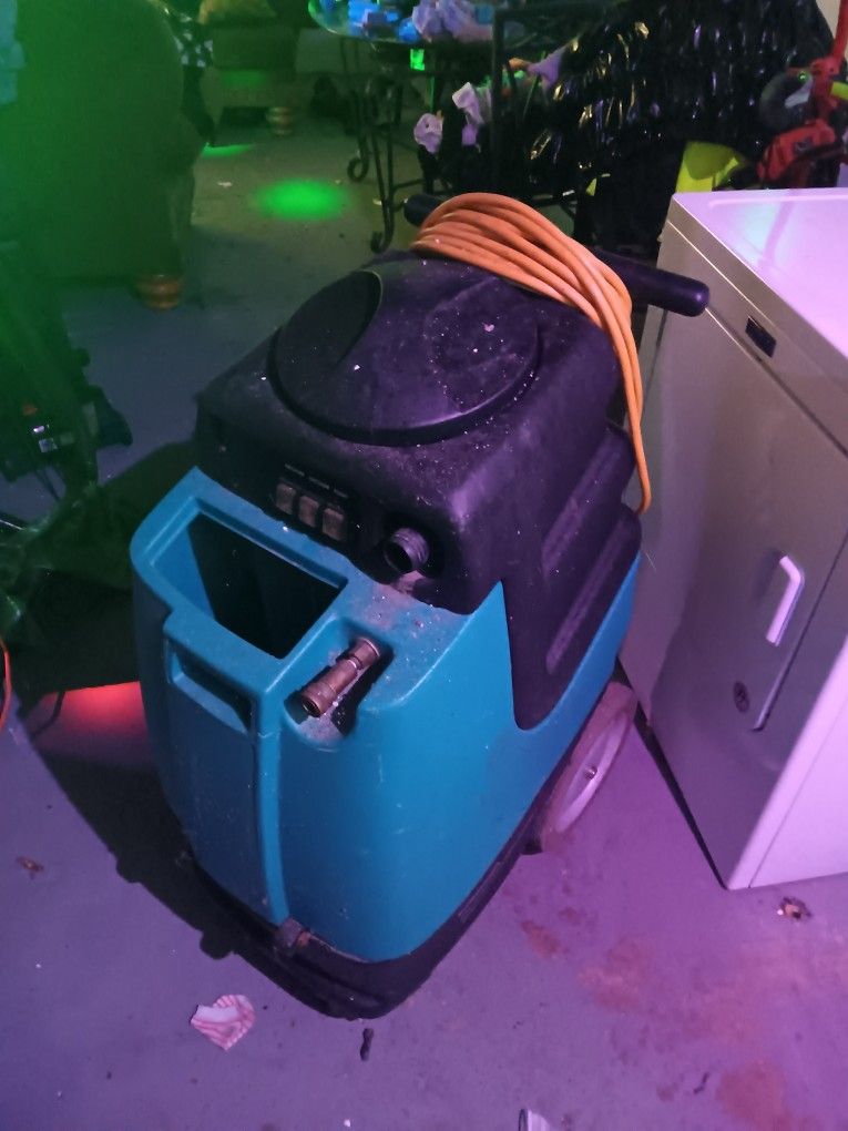Steamer And Floor Cleaner Make Me A Offer Pick Up Only