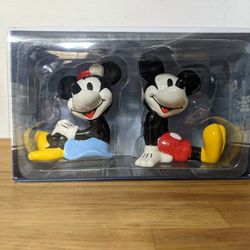 Disney Mickey And Minnie Salt And Pepper Shakers