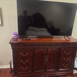 Queen, bed base, two end tables, and a dresser