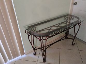 Beautiful decorative table with heavy glass top (2 pieces)