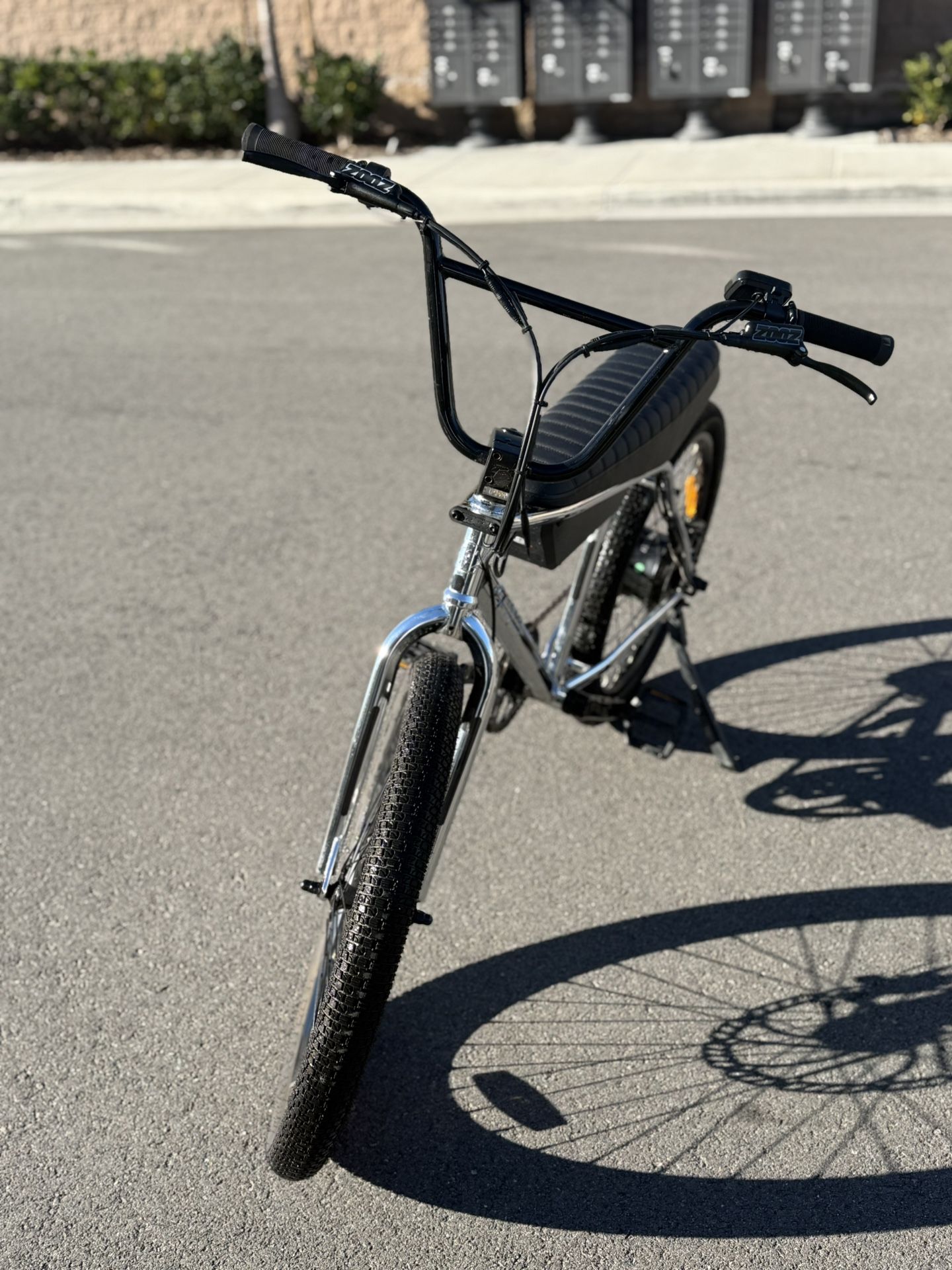 ZOOZ Ultra Urban 36 MPH *Includes a BIKE LOCK