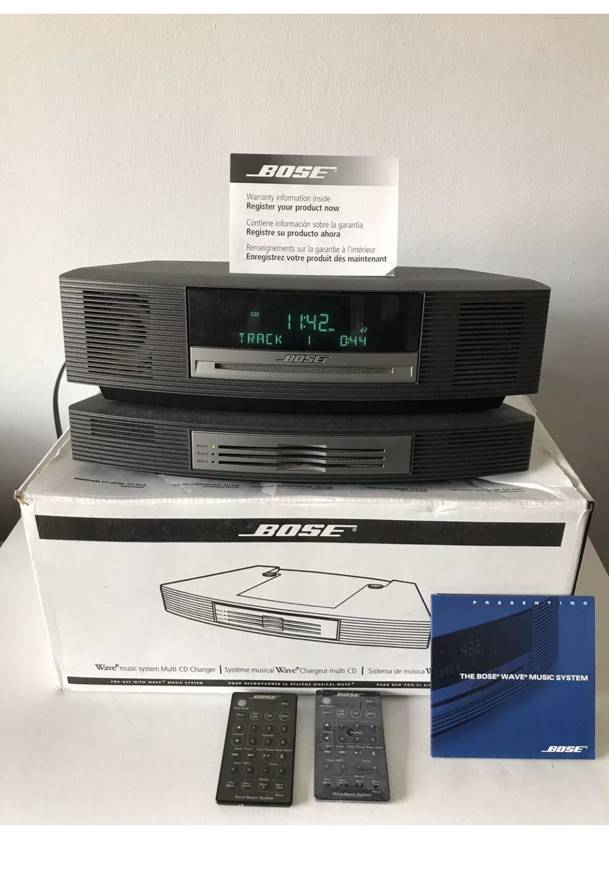 BOSE WAVE MUSIC SYSTEM MULTI CD CHANGER 3 DISC + 2 REMOTES- EXCELLENT CONDITION