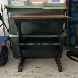 Cutie Table/ Magazine Rack