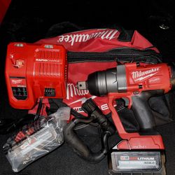 Milwaukee M18 ONEFHIWF1 1″ High Torque Impact Wrench Kit w/ Socket set