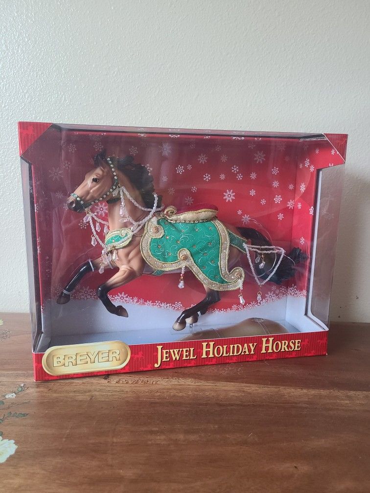 BNIB Breyer Holiday horse - Jewel 2010