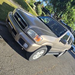 2001 Pathfinder 2WD. $2800 OBO