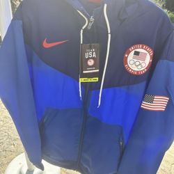 Nike  Men’s  SMALL Olympic Windrunner Windbreaker JACKET New 