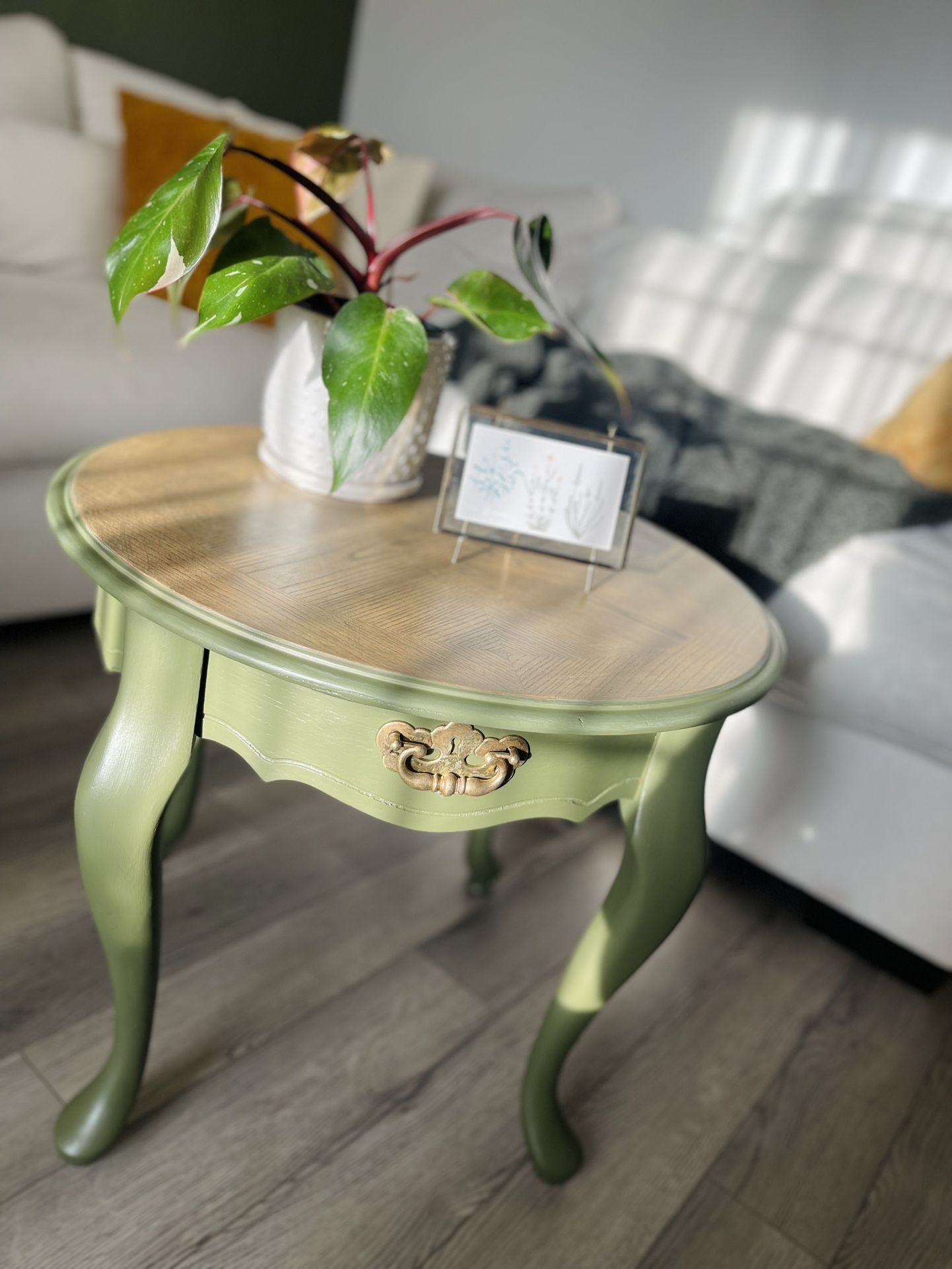 Round Side Table (Antique Refinished)
