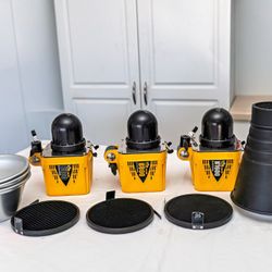 (3)  ALIEN BEES Studio Flashes 400 / 800 / 1600 +Assorted Soft Boxes