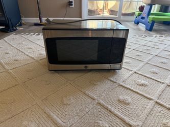 GE 1.1 cu. ft. Capacity countertop microwave