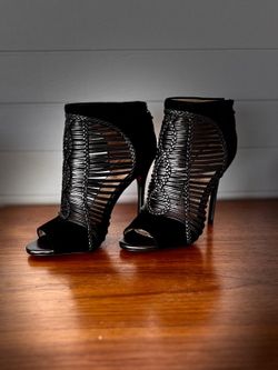 L.A M.B. Kacee Black Suede Cages Peep Toe Stiletto 6M