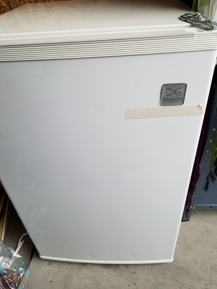 Daewoo mini refrigerator