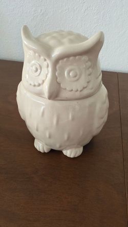 Off-White Ceramic Owl Storage Jar / Decorative Kitchen Canister