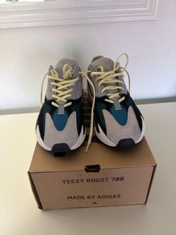 YEEZY BOOST 700