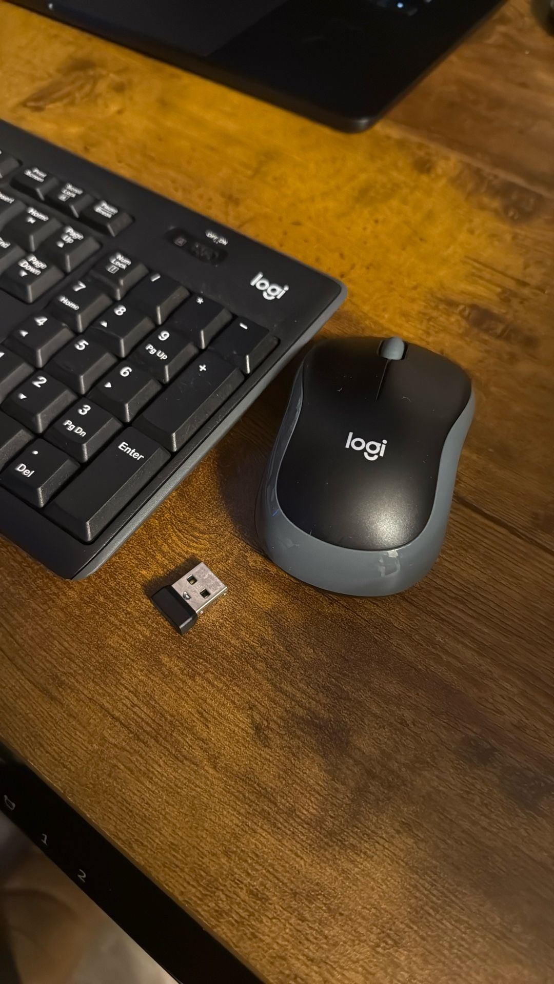 Logitech Wireless Keyboard & Mouse Set