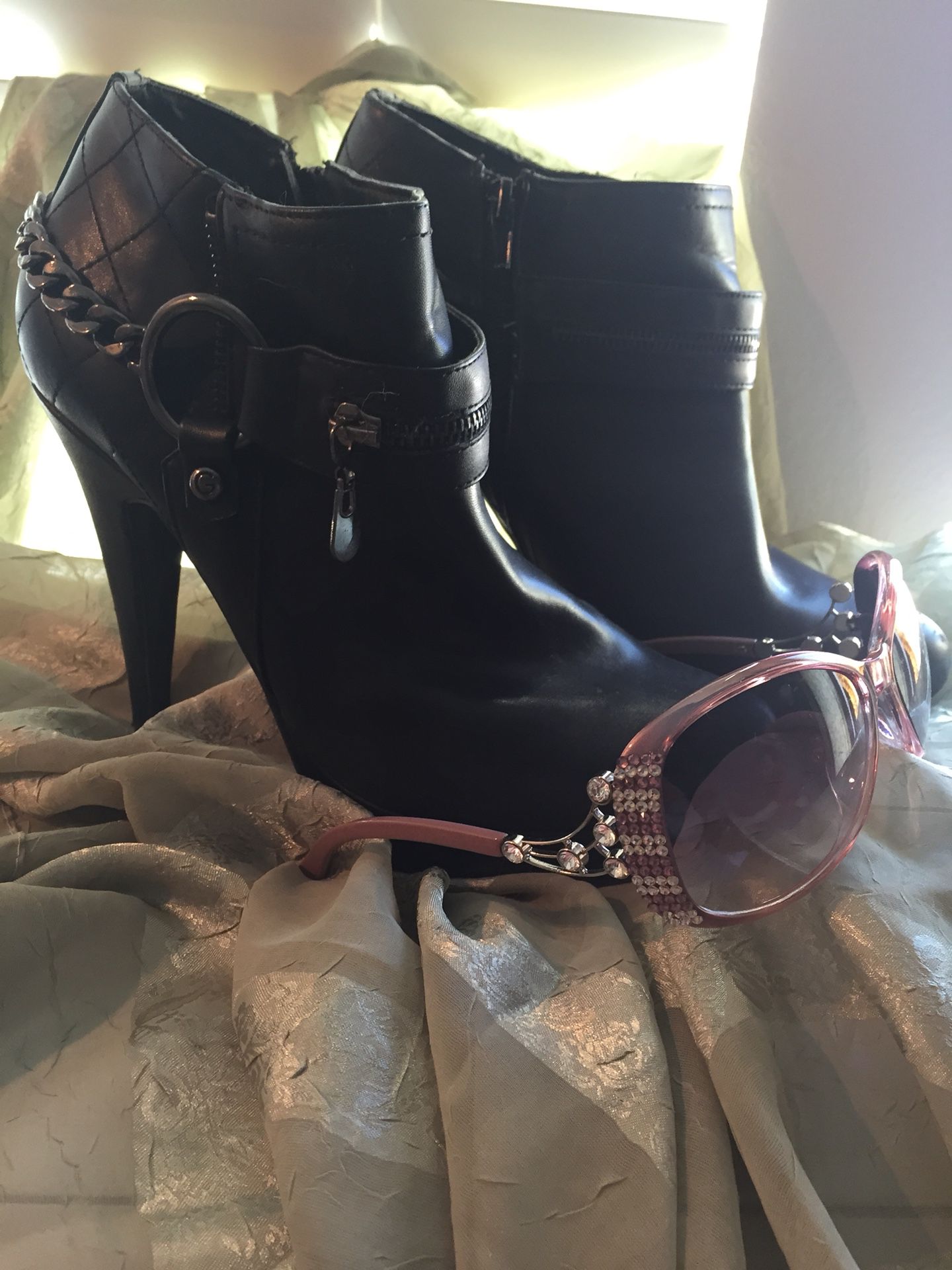 BLACK GUESS ANKLE BOOTS + FREE Bling Bling!!!