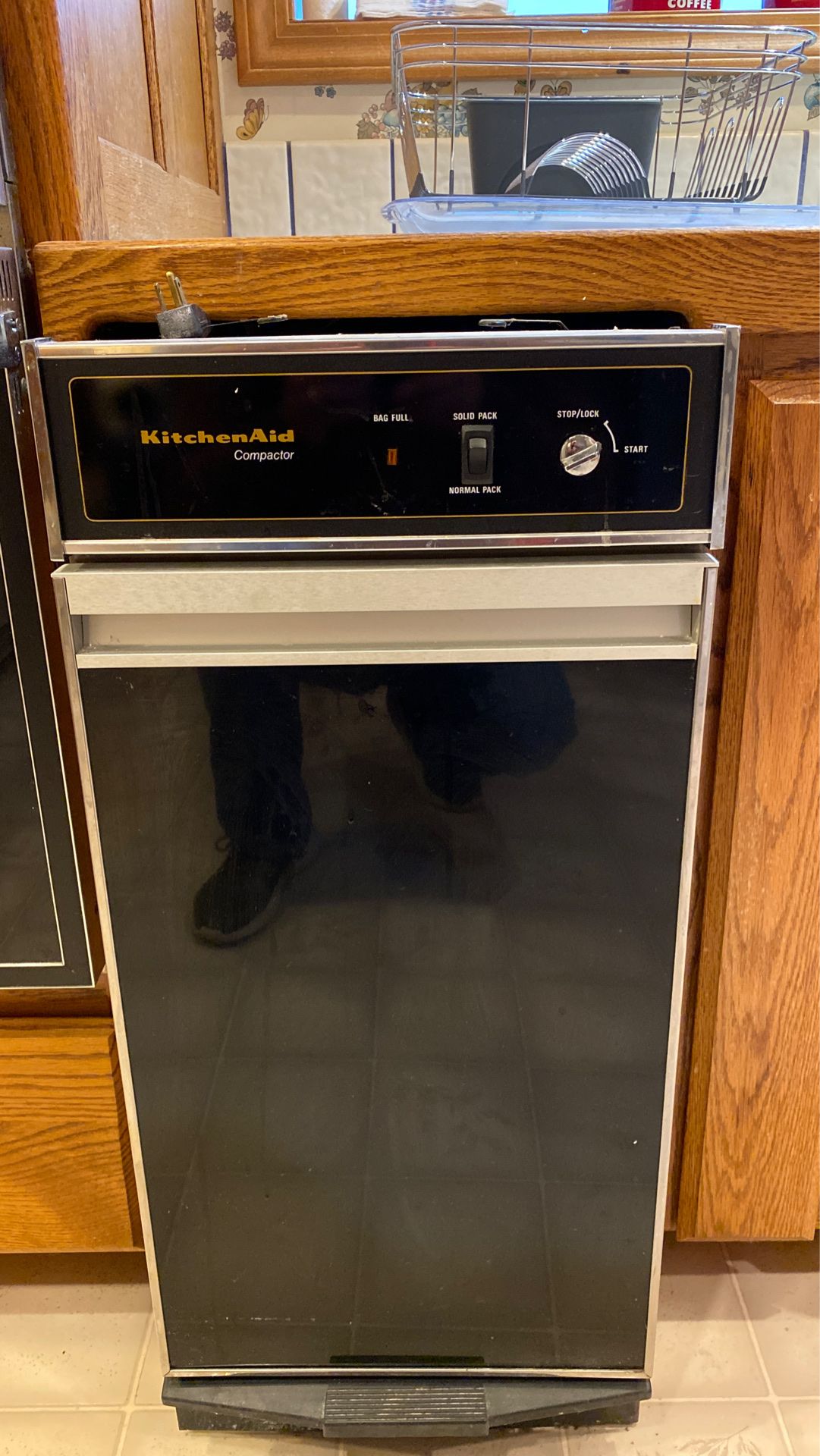 Kitchen Aid trash compactor. Works great, 20 for Sale in Gold River