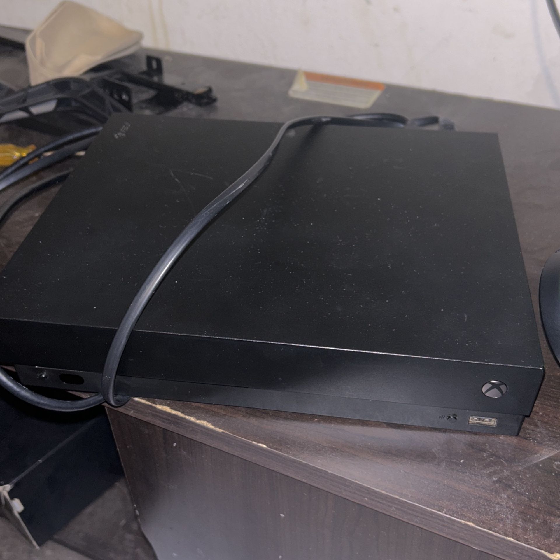 Xbox one x 1TB