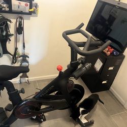 2021 Peloton Bike+ and shoes. Delivery option!