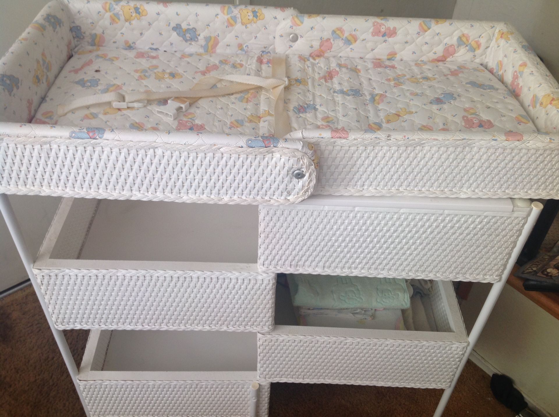Antique white wicker changing table for Sale in Hayward CA OfferUp