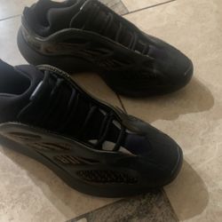 Adidas Yeezys 700 V3