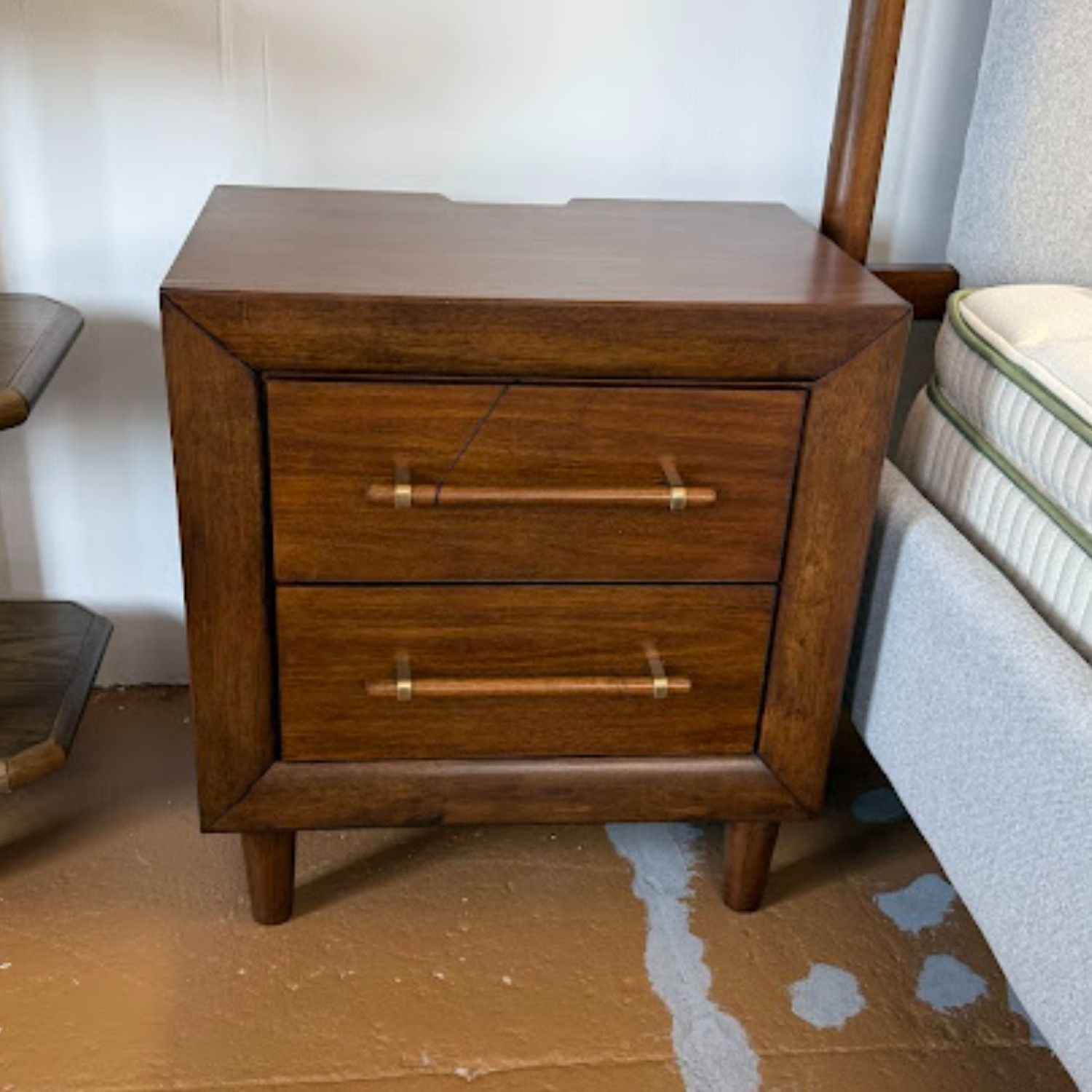 Lyncott Nightstand